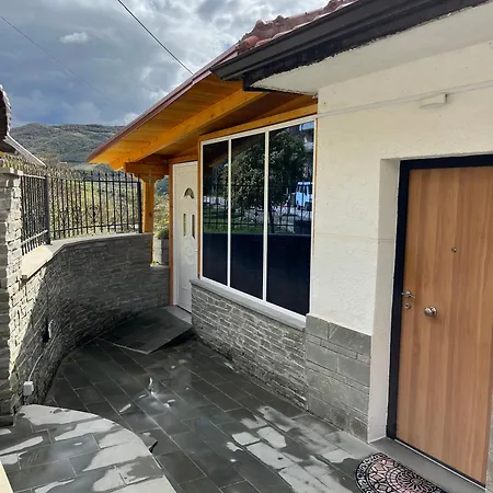 Canyon's House Corovode